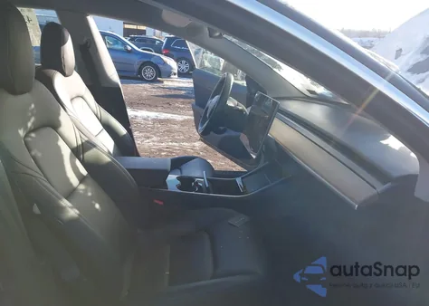 2018 Tesla Model 3 Long Range/Performance из США, поврежденный, VIN 5YJ3E1EB1JF070625